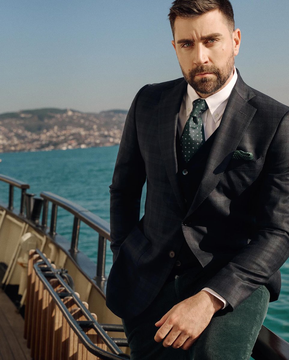 Meu coração não aguenta não... Além de lindo, tem uma classe inalcançável... #menota #ÇaglarErtugrul