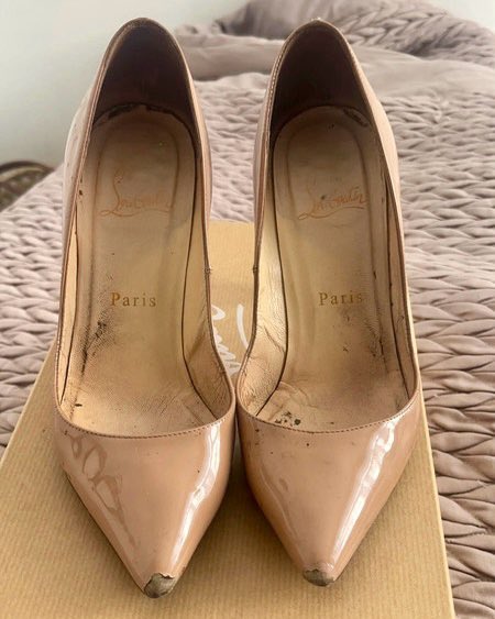 well.worn.stilettos tweet media