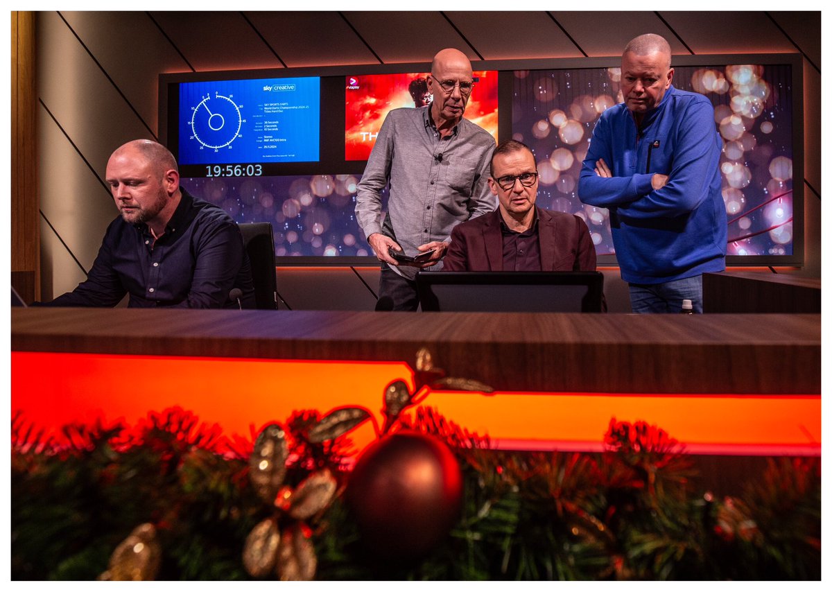 180deRuiter's tweet photo. This afternoon was my last session as commentator for the @OfficialPDC World Championship Darts 2024-2025. 

Not only fun to do, but also an honor to be part of the wonderful @viaplaysportnl team! 

Until the next one, enjoy the rest of the tournament! 🎯🎙️ https://t.co/Ouk8wzBgQk