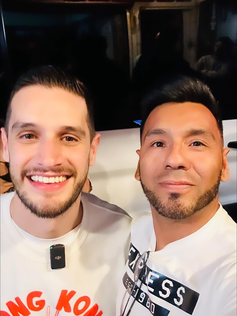 Tijuanito11's tweet photo. Alguien con AI que pueda hacer que me
Bese con mi ex @adrianmarcelism ? https://t.co/oBDhCHKS9J