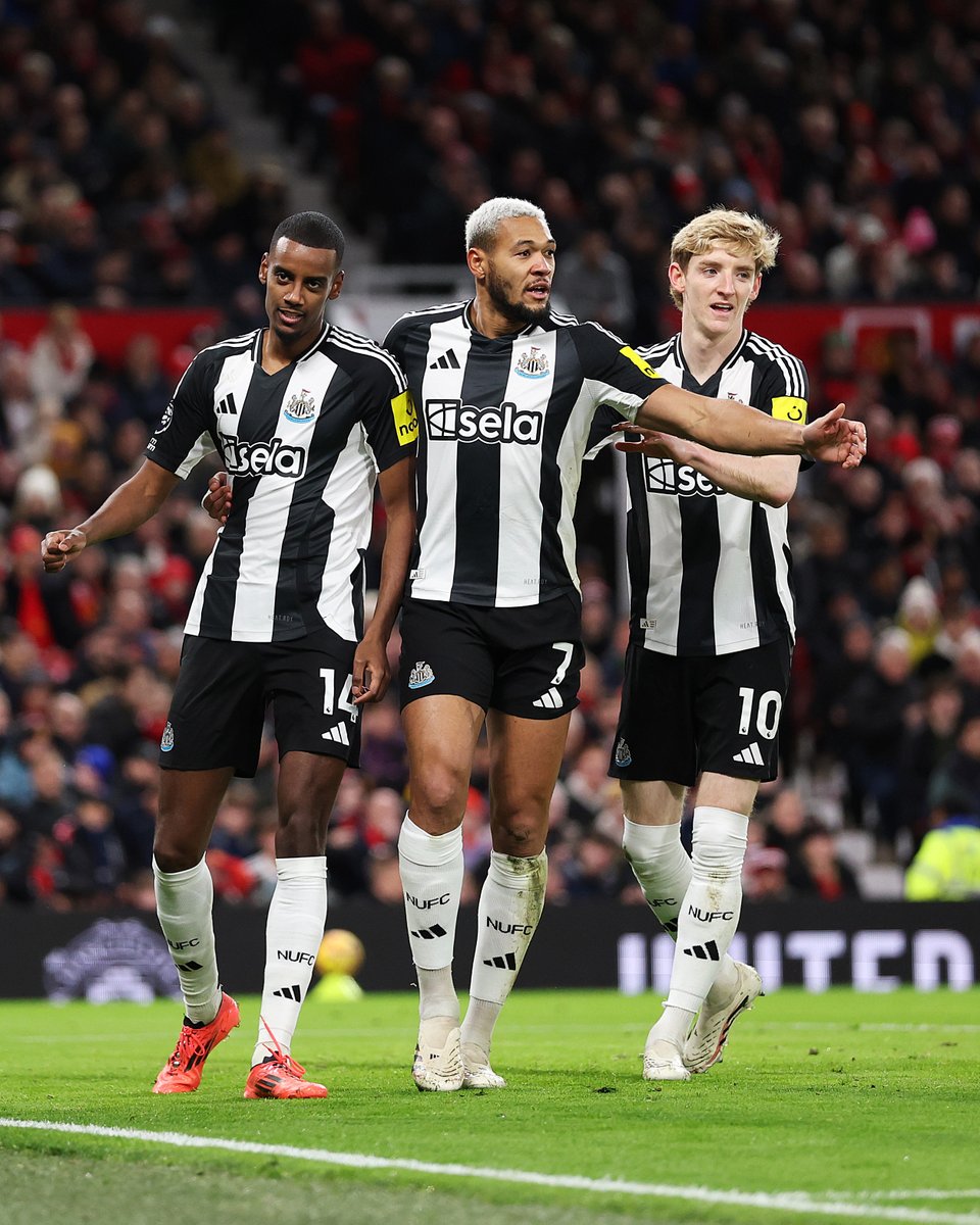 Alex Isak, Joelinton and Anthony Gordon celebrate Isak's opener