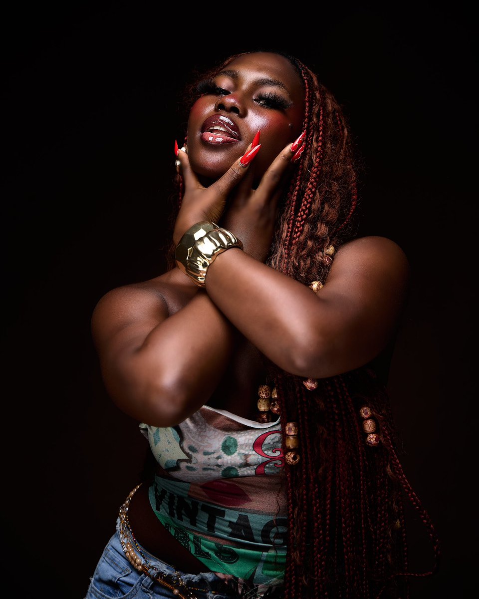 iam_akemphoto's tweet photo. Finir l'année avec un bim👏🏾
Imagine living your life looking like you were cut-out of the sun ☀️.
Muse : @kessy_konan
#muse #photography @canonfrance #blackisbeautiful #rnbstyle #hiphop https://t.co/bDBPOSSoy4