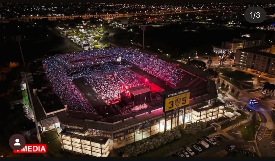 Todo artista no tiene que ser Aldo.
Un concierto de reguetón puede ser solo eso.
No existe un molde del buen exiliado.
Así como nadie es la voz de Cuba,
nadie es la del exilio.
Bebeshito no es el enemigo.

Recalibren y giren, que la dictadura queda para otro lado.