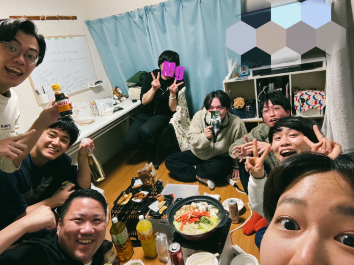 ノムラフッソと王坂の自宅で芸人仲間と飲み会をしている