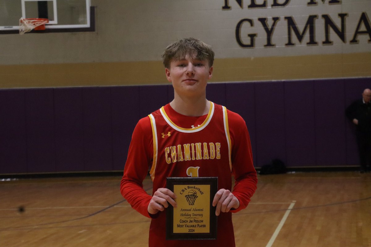 michael_wede's tweet image. Highlights from both games at CBA Holiday Tournament 
- Champions
- MVP
- 22.5 PPG
- 4.5 RPG
- 3 APG
- 63 3PT%
- 100 FT%
@Chaminade_Hoops @CrownBBALL