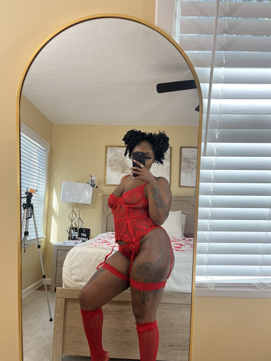 DominantJadee's tweet photo. Drool over me . 💦

SIMP FINDOM https://t.co/oBP7ibKLR5
