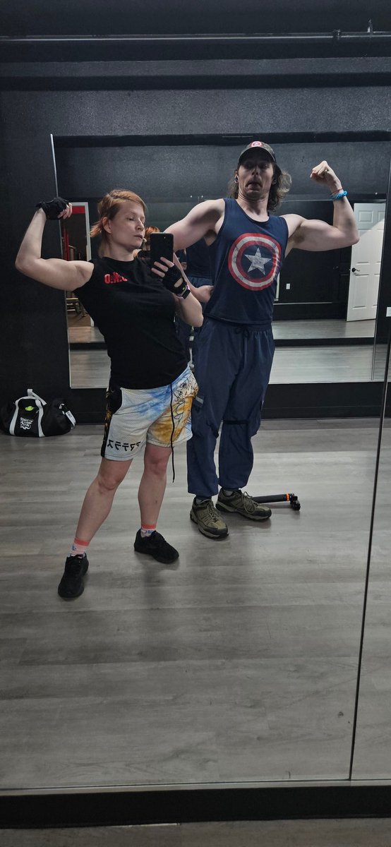 AccentKisses's tweet image. Arm day let's go! 

@IronForgeGym @UKO_Fitness has the best merch too

@MemeCharacter