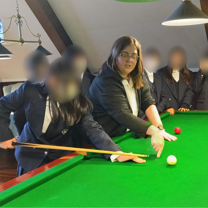 yoko_jyo's tweet photo. 12/20~21、福島県にあるBritish Hillsにて国際教養クラスの中学2年生を対象とした宿泊研修が行われました。研修の目的は「英語文化圏の文化とイギリス英語に触れる」こと。英語を公用語とした環境に身を置き、語学研修にとどまらず、英国文化やテーブルマナーなどについても学びました。
#横浜女学院 https://t.co/KeBqKofPSN