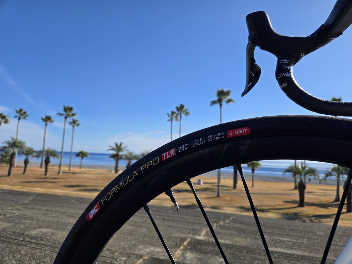 YudaiArashiro's tweet photo. 2024→→→
🚴‍♂️💦💦💦→→→2025!!!
@irctire_bike #formulapro
@BrytonJapan #RiderS800 
@cropsjapan #rev1200
今日はめちゃめちゃ暖かい！
もう2024も終わりますね。皆様良いお年を！！！ https://t.co/GRQvC5Nc7g