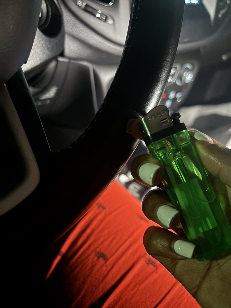moreliketaee's tweet photo. what y’all call these lighters lmao 😂 https://t.co/b3EZOrAUdp