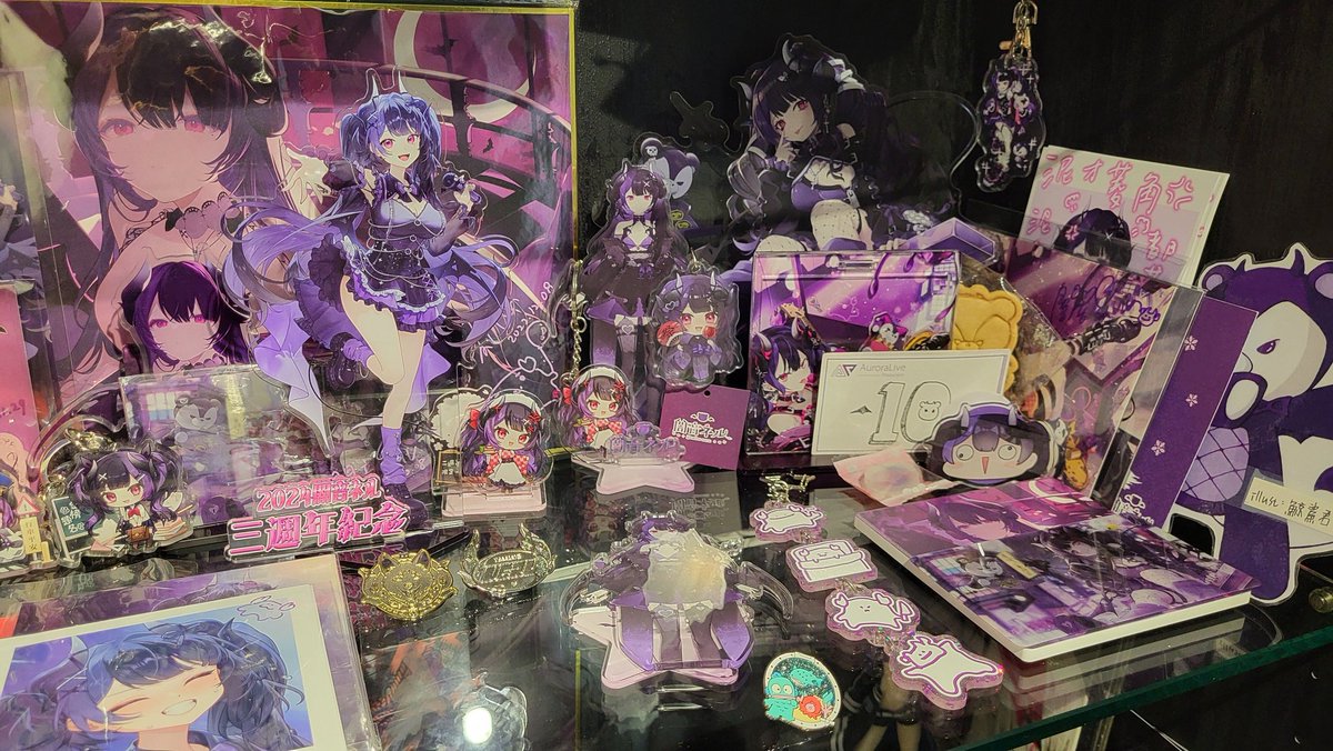 【最後的祭壇】珍重阿捏

每次看一眼就會忍不住開始回憶
從開始的成為永遠的所有紀念
第一次親簽 唇印 球球 超難帶立牌
親筆秘密檔案 親筆春聯 一疊拉麵券
還有很多是其他卡拉K無私的愛

捏嚕也是 你們也是
有形無形都是 我一輩子的寶物

#闇音ネル
#以後開酒吧再把立牌擺出來