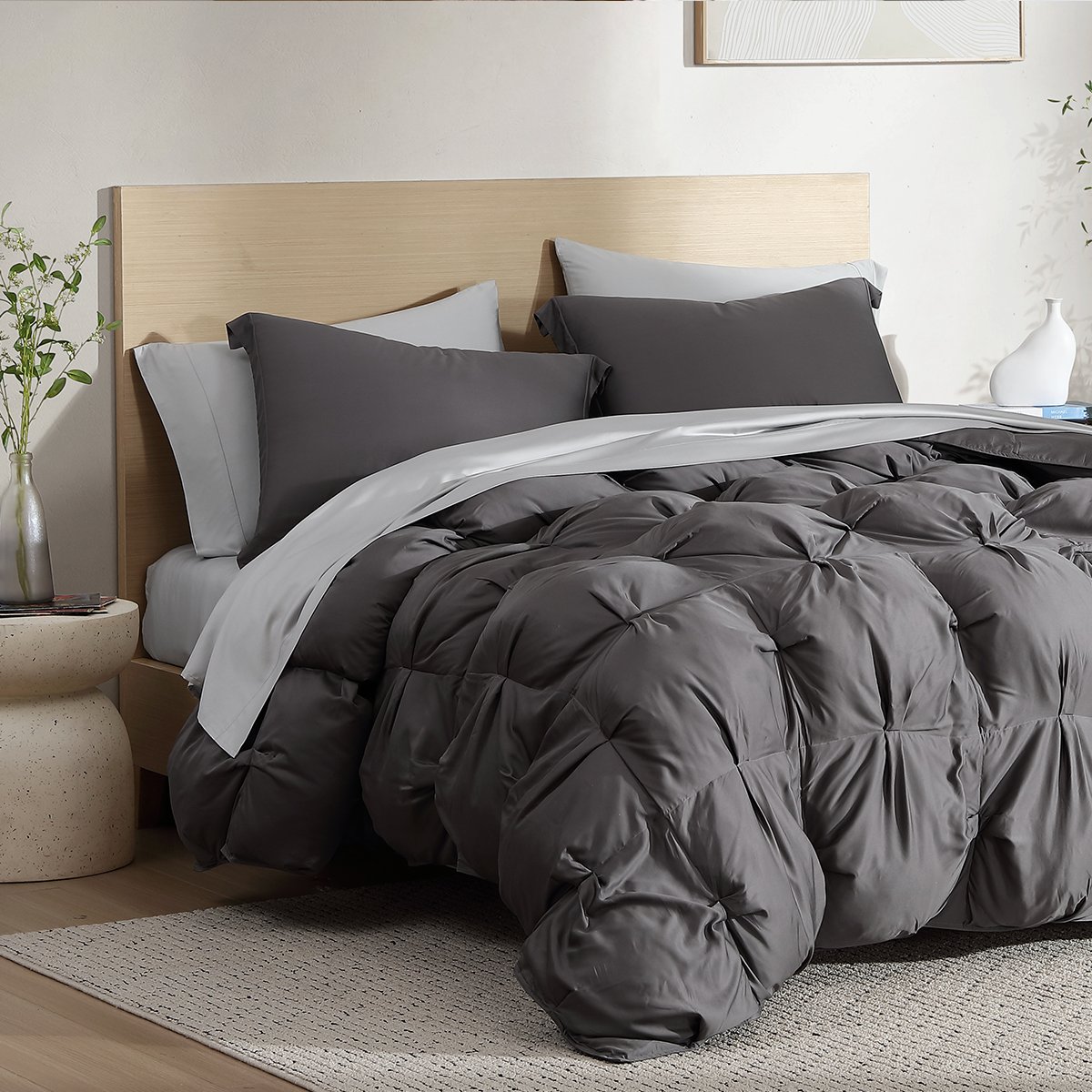 New Year’s resolution: spend more time in bed. Starting early with the Bubble Comforter.🖤🤍