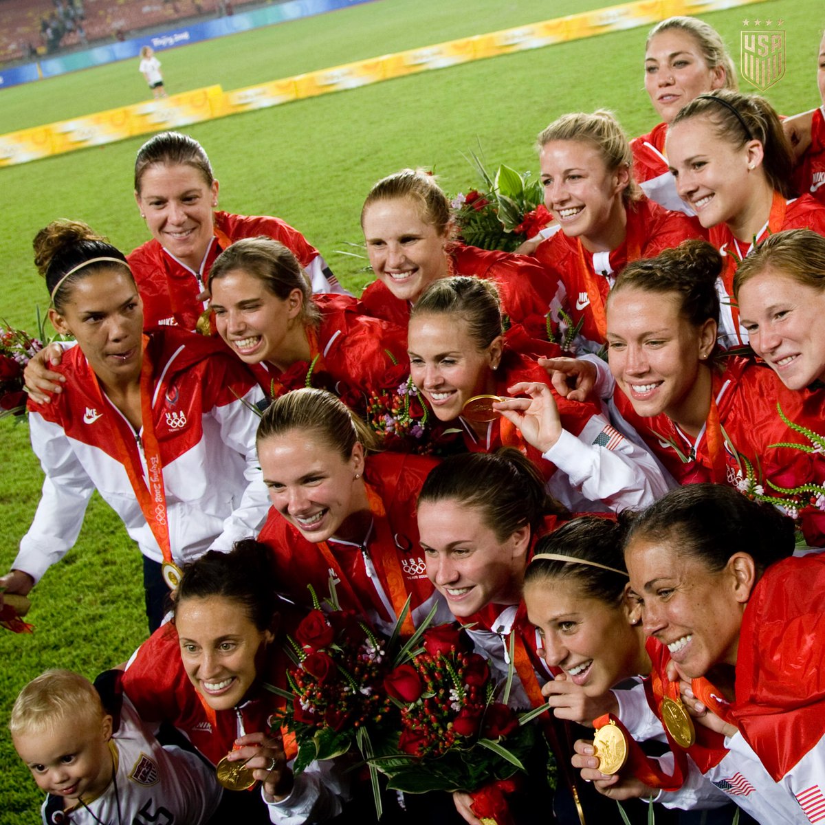 USWNT's tweet photo. 54 international caps, two-time Olympic gold medalist, one Barnie 🫶

Congrats on an incredible career, @nbarnhart! https://t.co/Pq9gzuiosS
