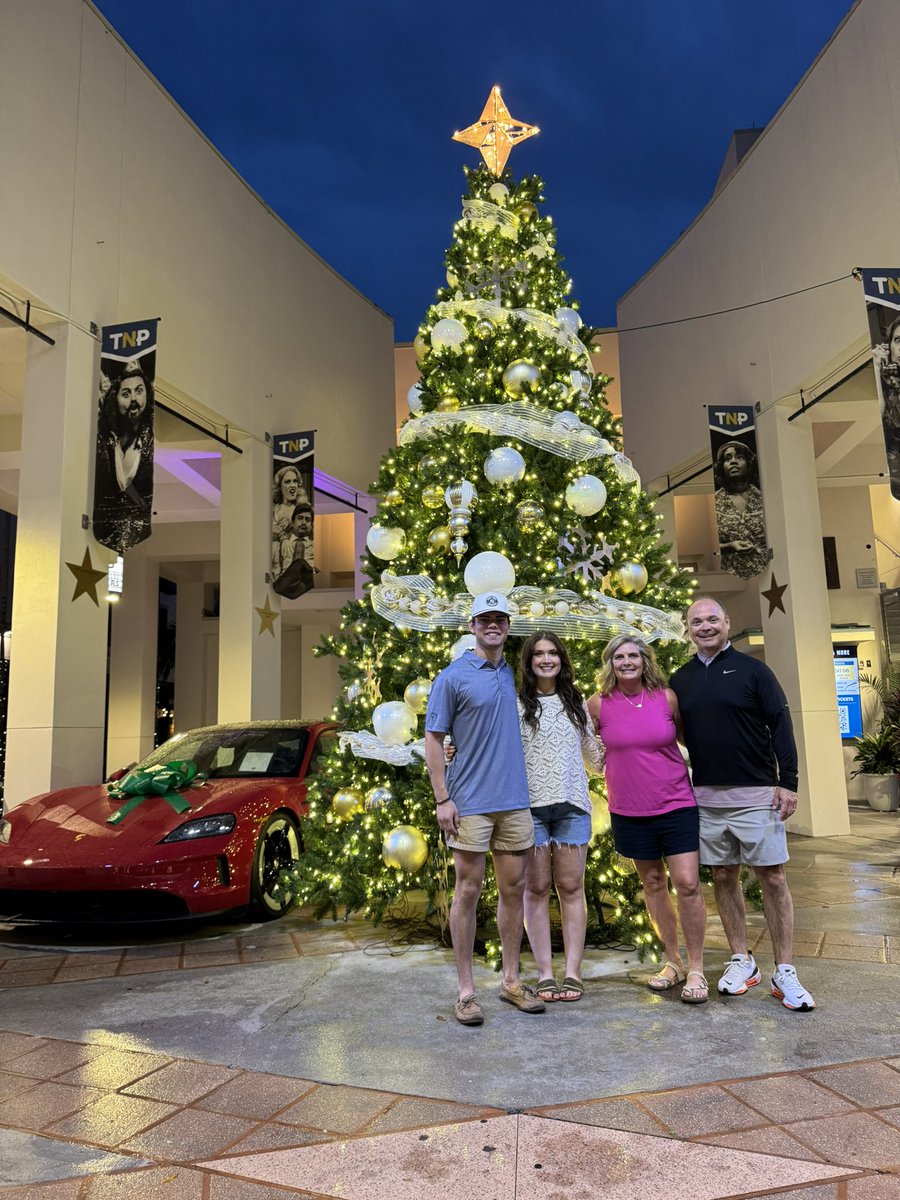 mik3olson's tweet photo. Great way to spend the holidays with a family vacation down In Naples Florida ! https://t.co/6wxgJawwTQ