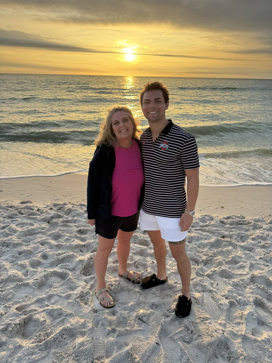 mik3olson's tweet photo. Great way to spend the holidays with a family vacation down In Naples Florida ! https://t.co/6wxgJawwTQ