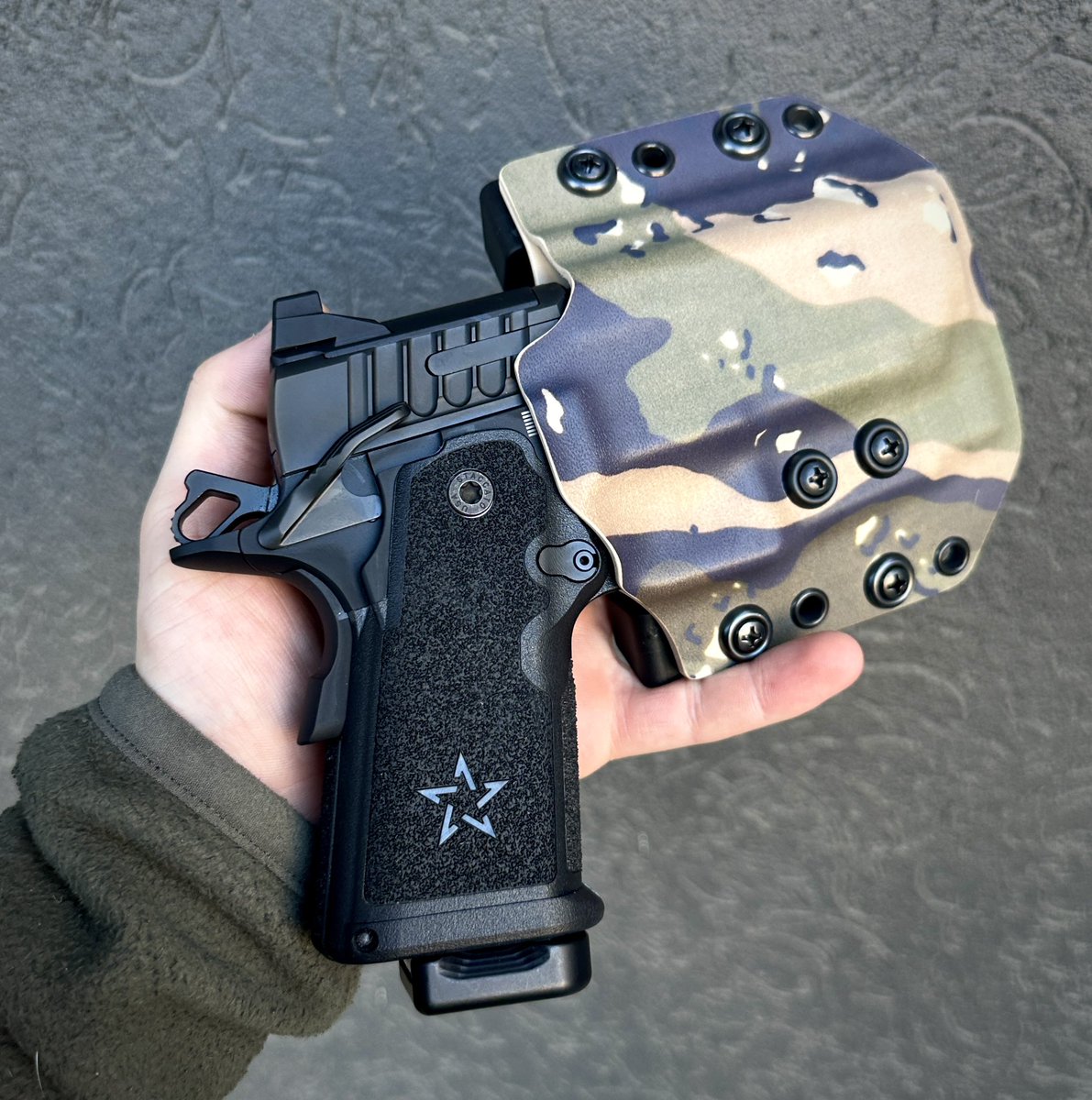 TheWichitaGunCl's tweet photo. EDC like A Boss Get A Staccato CS 😎

@staccato 2011 https://t.co/SVNqk0ybv1