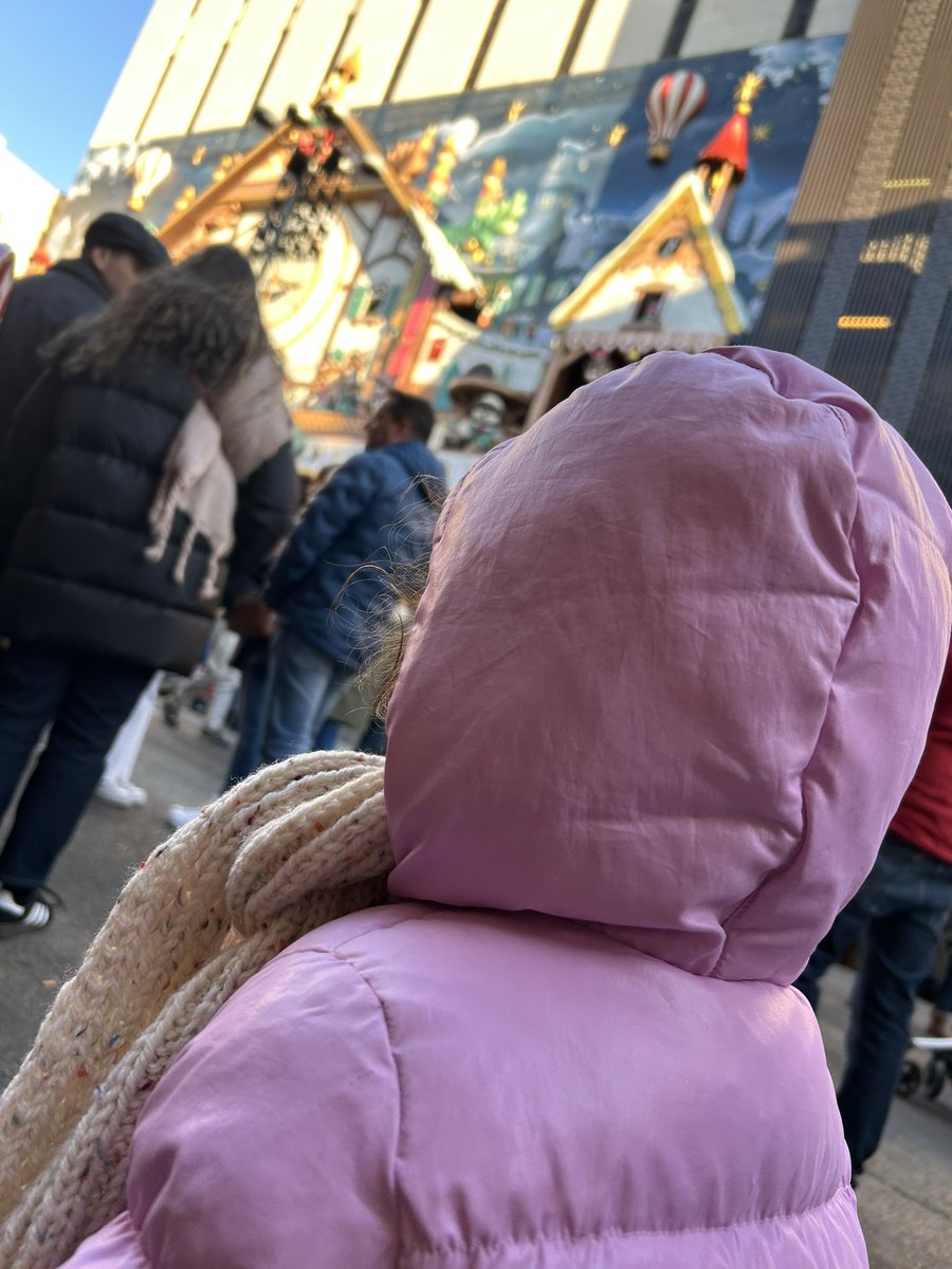 Aún recuerdo cuando yo iba de niño. Hoy te ha tocado a ti ver en primera persona Cortylandia

La primera de muchas 🎄❤️