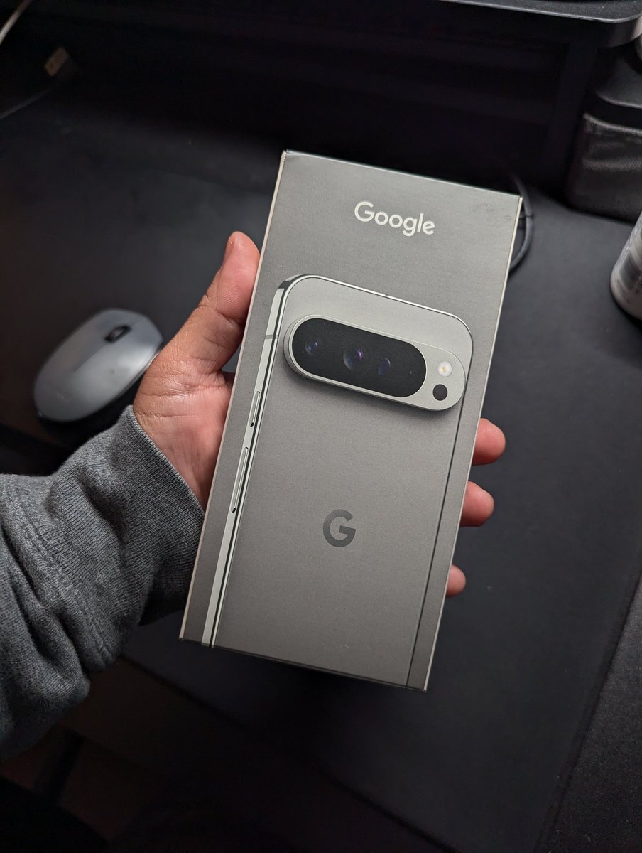 SamuelLoera8's tweet photo. Just in time for the New Year 
#TeamPixel #pixel9proxl https://t.co/VS9s8oEK7D