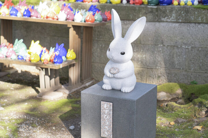 cotrip_twi's tweet photo. 【石川｜莵橋神社】

うさぎとの縁が深い神社。
良縁や安産、商売繁盛、健康長寿といったご利益をもたらす「うさぎ」モチーフの授与品が豊富にそろい、参拝者を楽しませる工夫が満載です。

https://t.co/hF1b6EN9XJ https://t.co/x5huRNQVdV