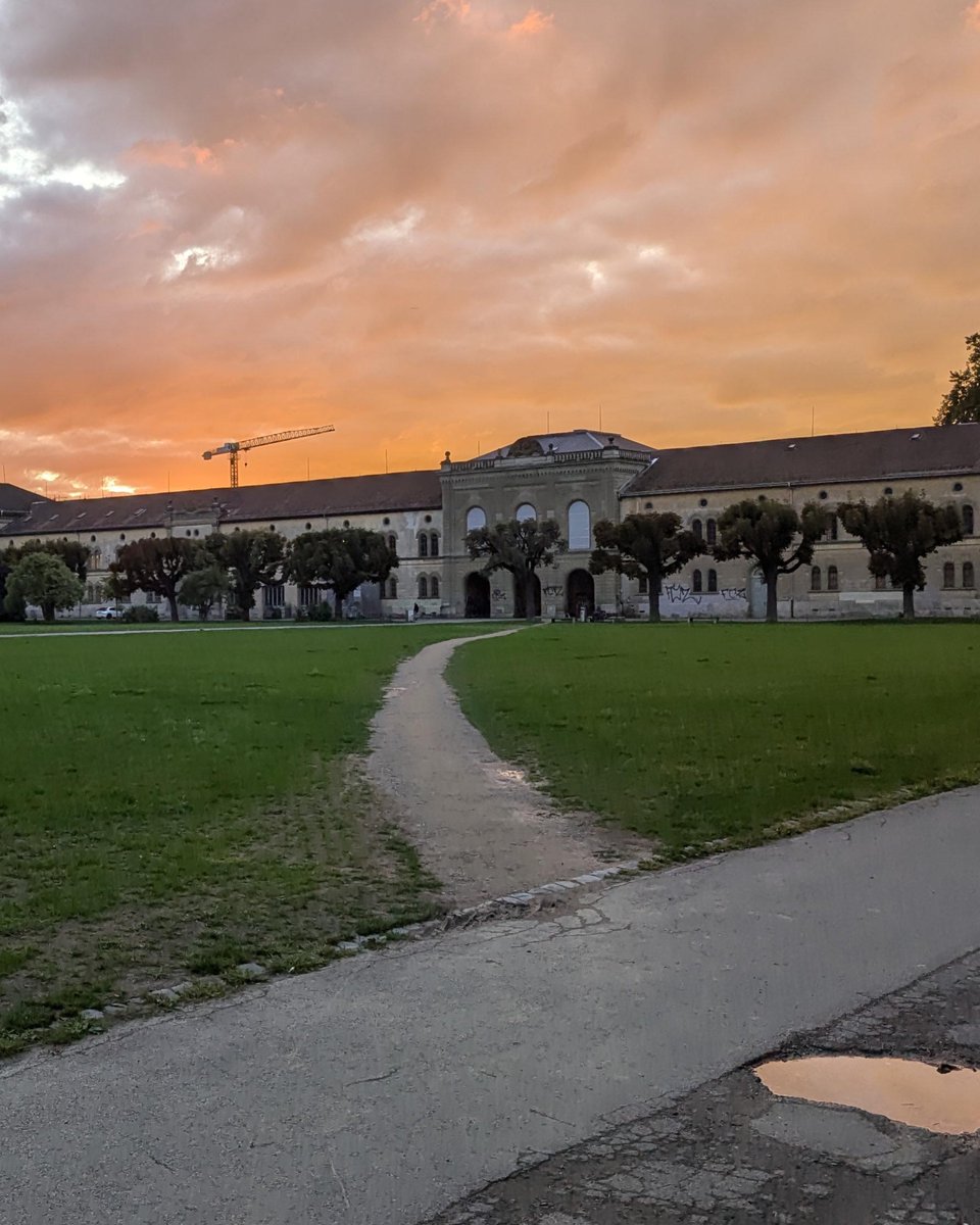pathsofdesire's tweet photo. Massive one in Zürich, Switzerland

- Rating: ⭐️⭐️⭐️⭐️⭐️
- Territorial gain: 114,26 meters
- Location: Zürich, Switzerland https://t.co/UXUpMVVy1Y