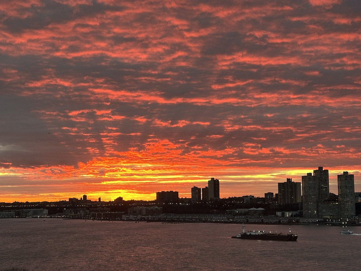 dbsable's tweet image. Quite the New York sunset.
