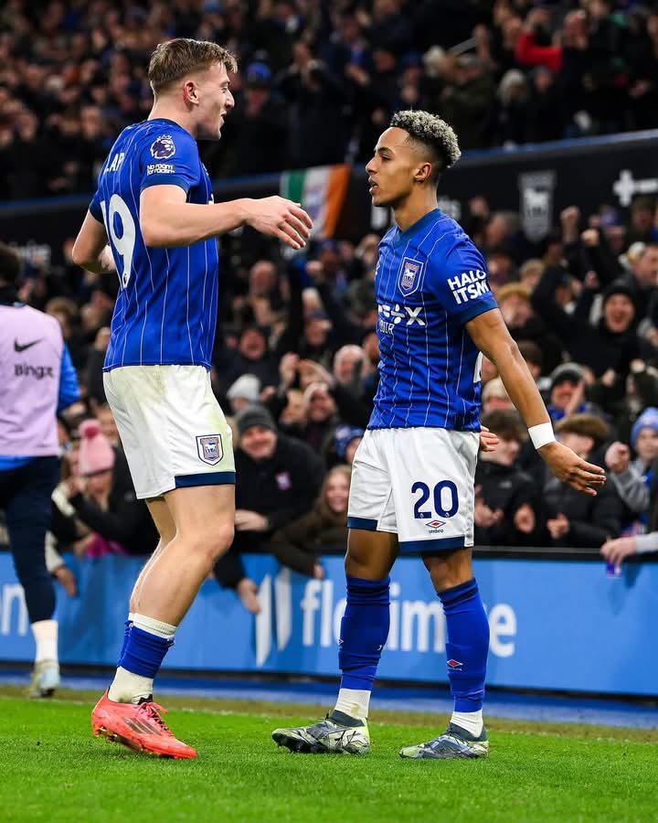 Footballnetal's tweet photo. #𝐏𝐫𝐞𝐦𝐢𝐞𝐫𝐋𝐞𝐚𝐠𝐮𝐞

Résultats 19e journée :

- Aston Villa 2-2 Brighton Albion 
- Ipswich Town 2-0 Chelsea
- Manchester Utd 0-2 Newcastle. https://t.co/zJGw7y2C8A