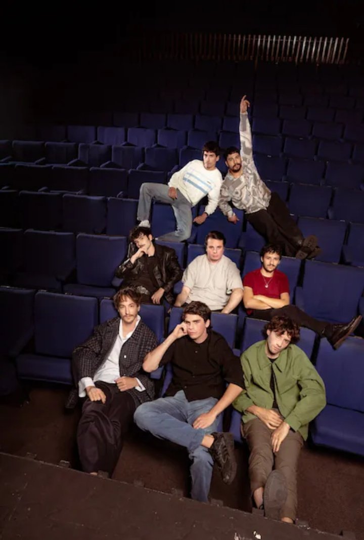 marr21222's tweet photo. Solo tengo para decir gracias porque gracias a las increíbles personas del elenco de lsdln fe muchísimo mejor, crecí,reí,lloré(los oscars),me divertí y sobre todas las cosas aprendí, aprendí una pequeña cosa de cada uno de ellos que día a día me ayudan a ser mejor #haditasnewyear https://t.co/EPMASnLACx