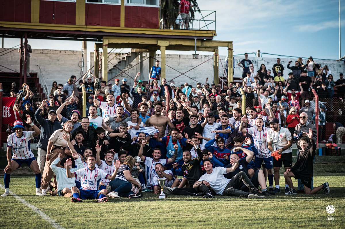 🔝 𝗟𝗮 𝘁𝗲𝗿𝗰𝗲𝗿𝗮 𝗳𝘂𝗲 𝗹𝗮 𝘃𝗲𝗻𝗰𝗶𝗱𝗮

Luego de tres finales, llegó el ascenso y la alegría de todo Palermo.

#PrimeraAmateur