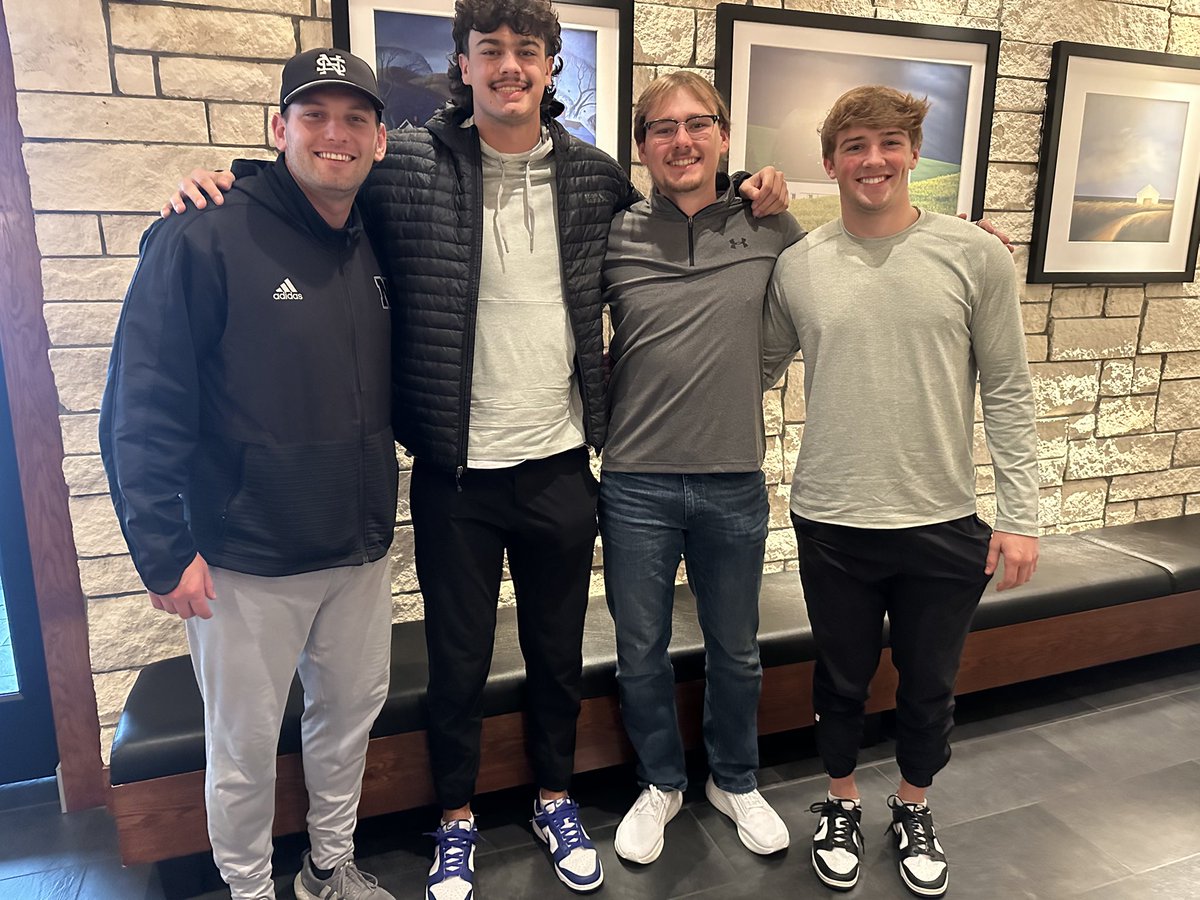 KTPitching's tweet photo. #KTPalumni First annual lunch for the college boys back in town! Proud of these fellas and all their hard work. Best of luck to the boys this season @Garrett__White @OwenHess18 @MasonKoch328 #auburn #morningside #sccbobcats #KTPitching https://t.co/A0sVdOpaaJ