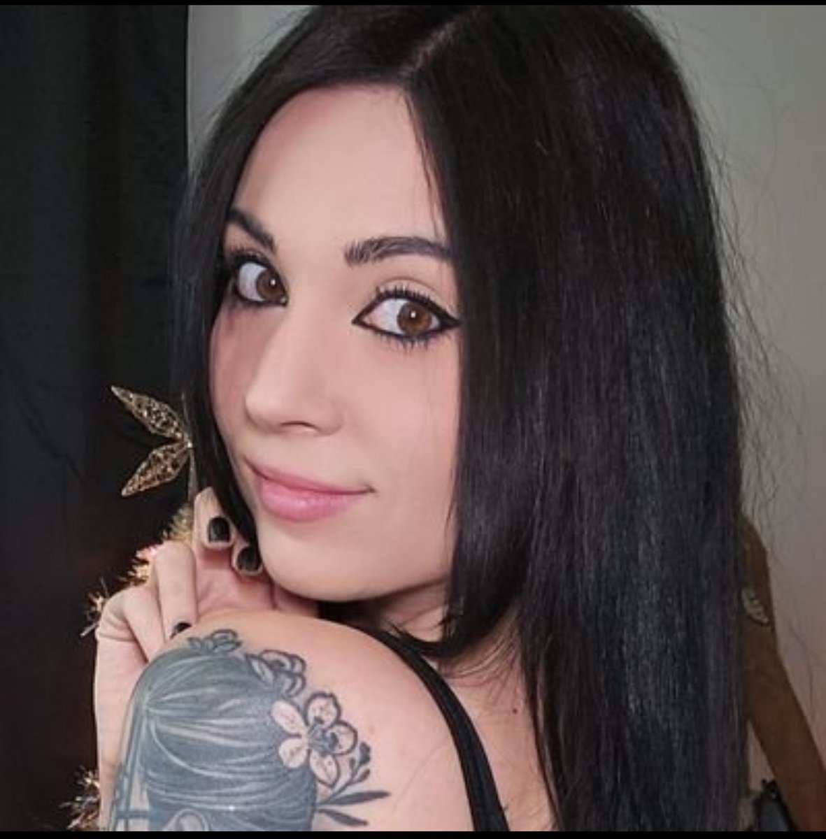 pearlythingz's tweet image. Next up we have this lovely conservative streamer whose name I forgot! What we thought was a hot E-girl looks like my moms friend Rebecca growing up 

We thought she was hot!! Turns out she’s just hot for her age!! 

Vote and RT if you want to vote for her
