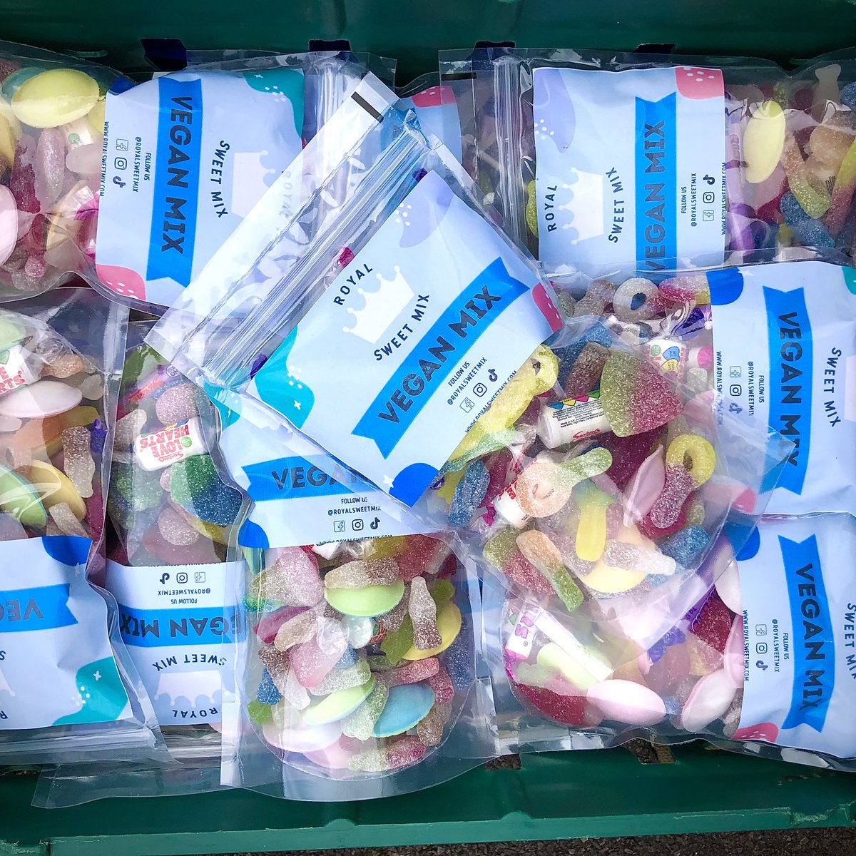 royalsweetmix's tweet photo. “Sweeten your day with our online Pick ‘n’ Mix shop! 🍬🍭 Choose your favorites and get them delivered straight to your door. Treat yourself today! 🛍️✨ #PicknMix #SweetTreats #OnlineShopping” https://t.co/IwpYi0zXaC