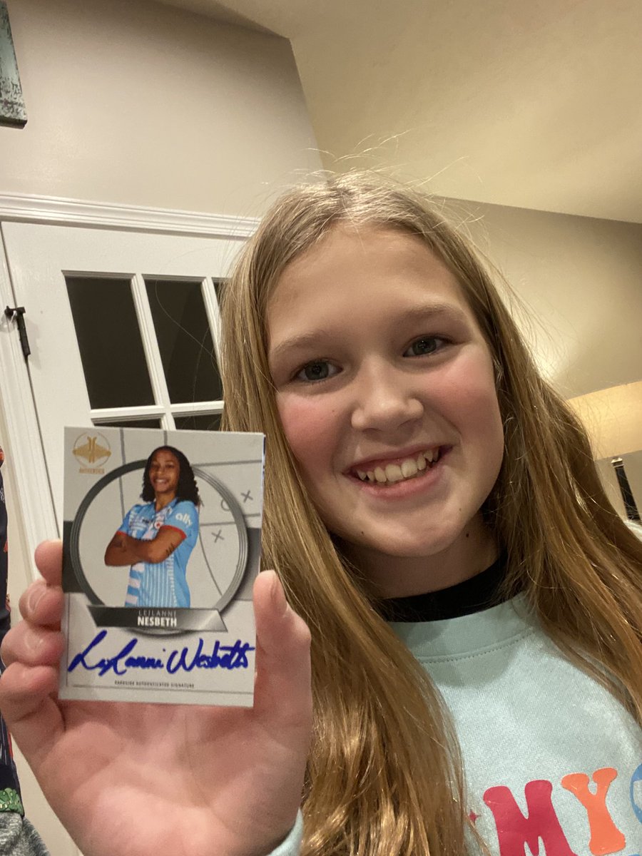 Addison pulled a pretty cool rookie card out of her pack of soccer cards! <a href="/leilannines/">Leilanni Nesbeth</a> <a href="/chicagoredstars/">Stars FC</a>