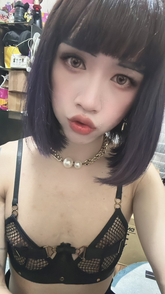 今天是今年的最後一天了。祝大家新年快樂，也跟自己說一切會好的，時間問題而已❤️

 #高雄 #三性 #左營 #個工 #小隻馬 #外約 #約會 #呼吸  #付費約會 #愛愛 #內射 #單身  #現約 #私訊 #女裝 #女音 #女樣 #跨性別 #TS #prep