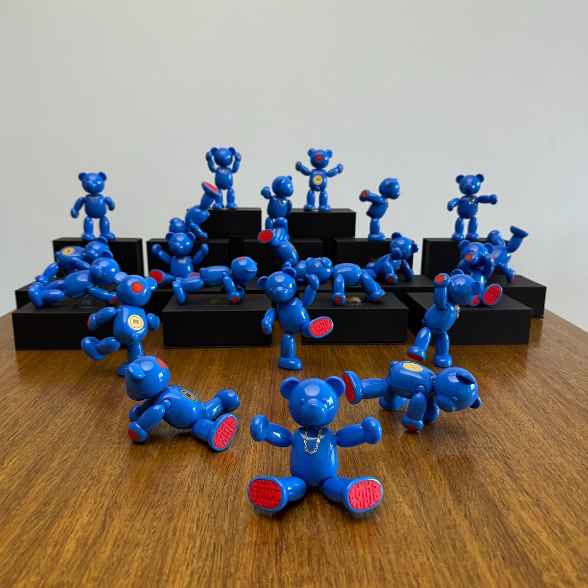 mintedteddy's tweet image. ✨ One toy, endless possibilities. ✨

Our fully articulated toys are packed, posed, and on their way to everyone who claimed the free toy. Thank you for being part of the journey! 🧸💫

Shipping now. 🚀