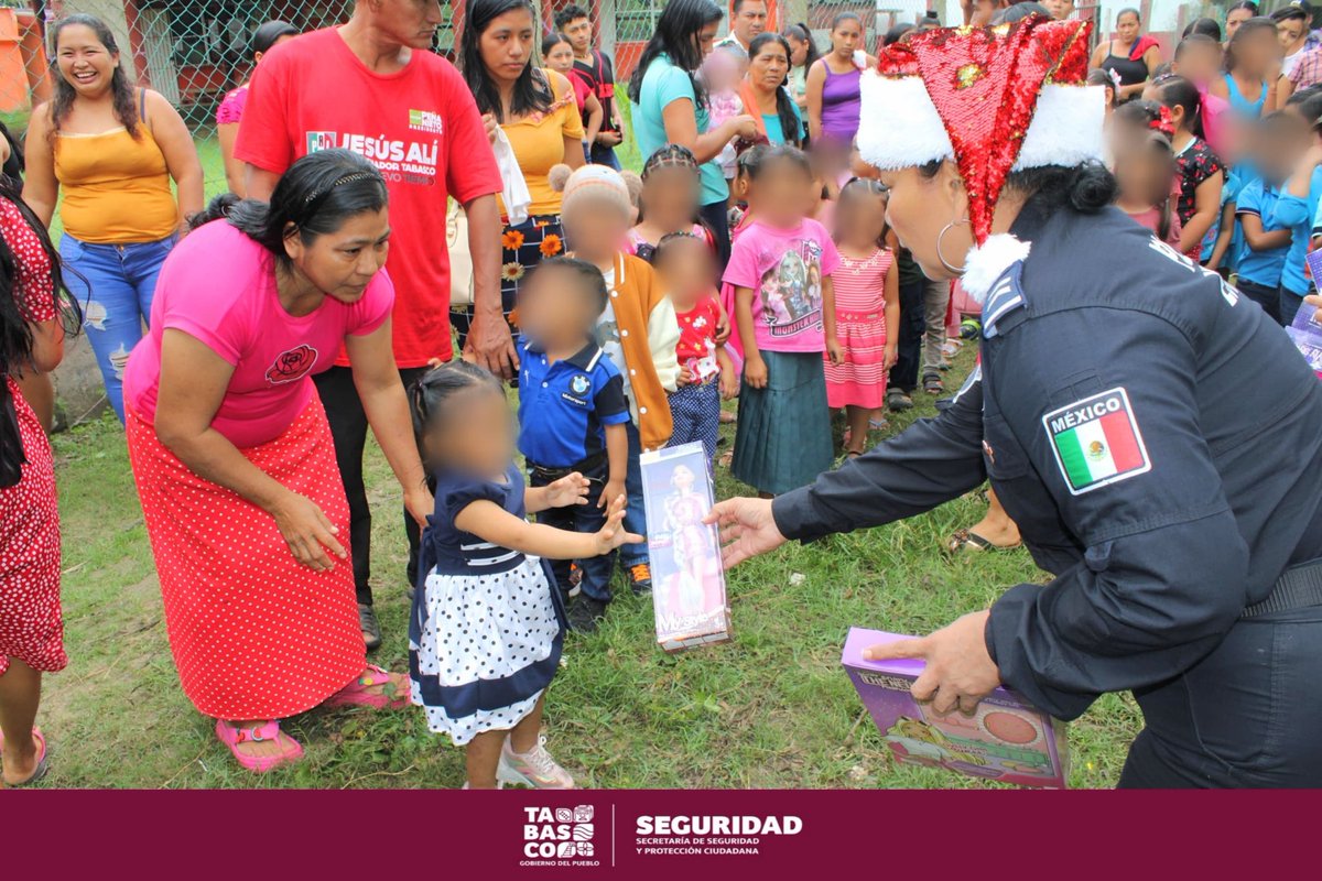 SSPCTabasco's tweet photo. 🎁 Llevando Sonrisas y Esperanza: 7mo Polijuguetón de la SSPC 💙

Por séptimo año consecutivo, la #SSPCTabasco a través de la Policía Estatal Preventiva con Perspectiva de Género, hizo realidad el Polijuguetón 2024, reuniendo 2,464 juguetes gracias al personal operativo y admvo. https://t.co/b1EldnR3q8