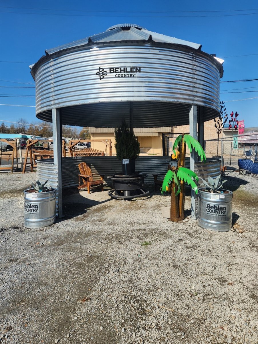 BehlenCountry's tweet photo. It may not seem like it, but spring is inching closer. Upgrade your backyard game with a BinVista like this beauty at @StandleyFeed in Madisonville, TX.
#BehlenCountry #BinVista #BuildingYourLegacy #FarmLife #RanchLife #AcreageLife https://t.co/rwWpHdYFc0