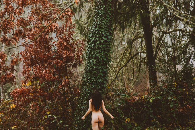 Watch Nicole Vaunt's leaked NSFW photo on TwXstars