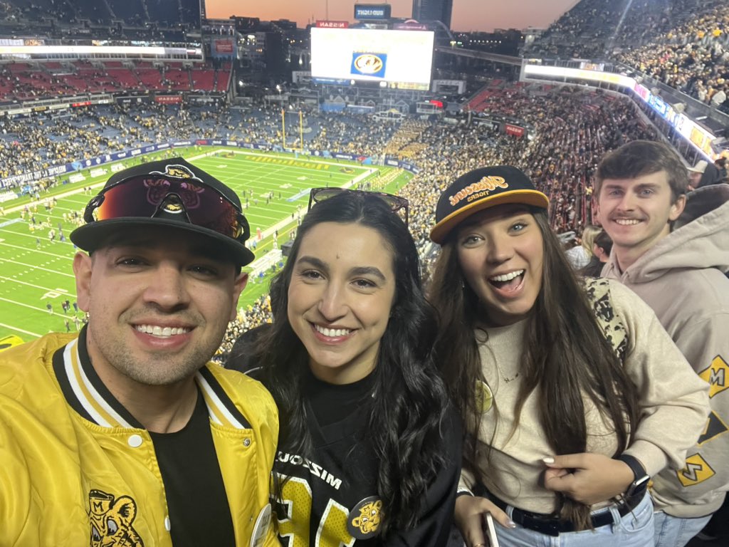 lmackshry5's tweet photo. Back to back 10 win seasons MIZ! https://t.co/GDxTXRLpXC