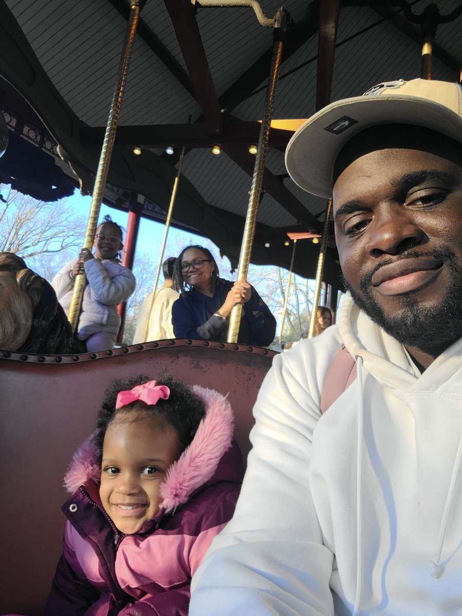 DuvalNole31's tweet photo. Quality time with the fam #TeamPorter 🥰🥰🥰 https://t.co/shFBYy3Yn8