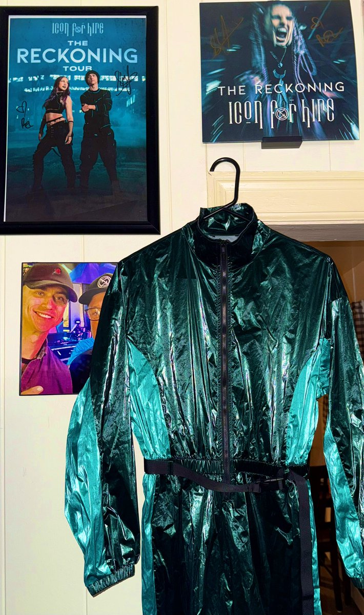 mikerocks247's tweet image. Now I just gotta find a life size REL standee! @iconforhire @barbieariel @shawnjump #IconForHire #IconArmy #Seeds 💚