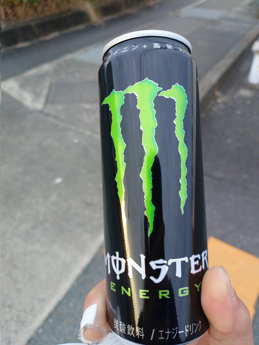 6vqv5UFNPxyOuy5's tweet image. さすが東海道五十三次の後半にもなると疲れが😱
これを飲んでエネルギー充電✨✨✨

#東海道五十三次 #エナドリ