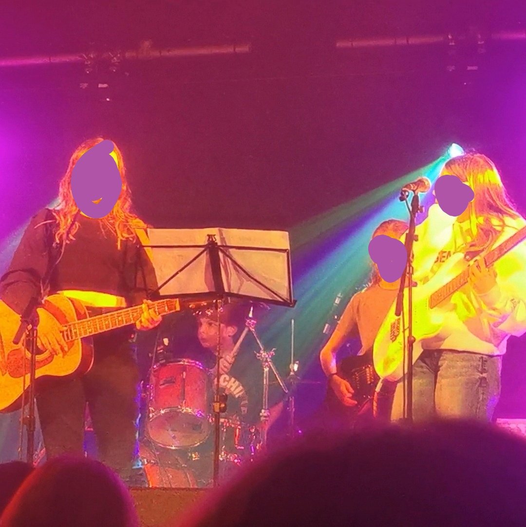 KirkbyBand's tweet image. Great to watch #KirkbyBander Bert as part of The Items in the Christmas @rockgodacademy show. Thanks to all the tutors and well done to all involved and all the bands 🤘🧑🎤 @TheCrescentYork #WhiteRoomsYork