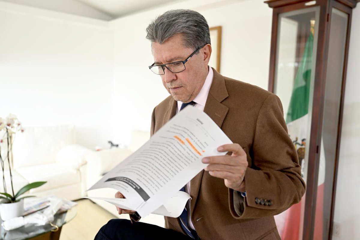 RicardoMonrealA's tweet photo. A pocas horas de concluir el 2024, seguimos trabajando en los últimos pendientes de este año lleno de retos y aprendizaje. En 2025 redoblaremos esfuerzos para continuar construyendo un futuro con más oportunidades y bienestar para todas y todos. https://t.co/OqAd6LtLtK
