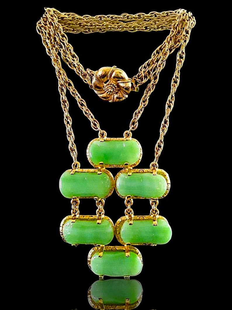 renaissancefai's tweet photo. https://t.co/62Enc2G9qB
#necklace #vintage #glass #molded #doublestrand #green #JudithMcCann #designer #signed #goldtone #goldplate #ropechain #cabochons #large #statement #designer #signed #thick https://t.co/MYwdYSI2k8