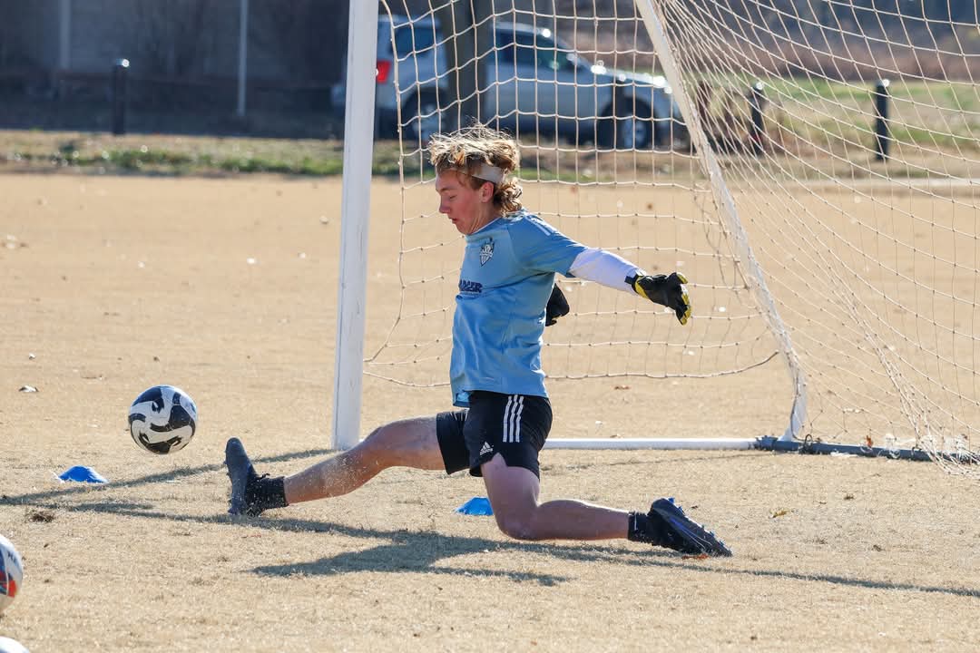 Scottthekeeper's tweet photo. Put in some work this weekend with some of the best GK coaches around. Getting read for @ECNLboys Florida Jan 3-5. @ImYouthSoccer @NE_Ok_HS_Sports @EliteSoccerPlay @TopPreps @prepsoccer @NcsaSoccer
@HS_Prospect @KeeperKlips https://t.co/78r7Bl01Hd