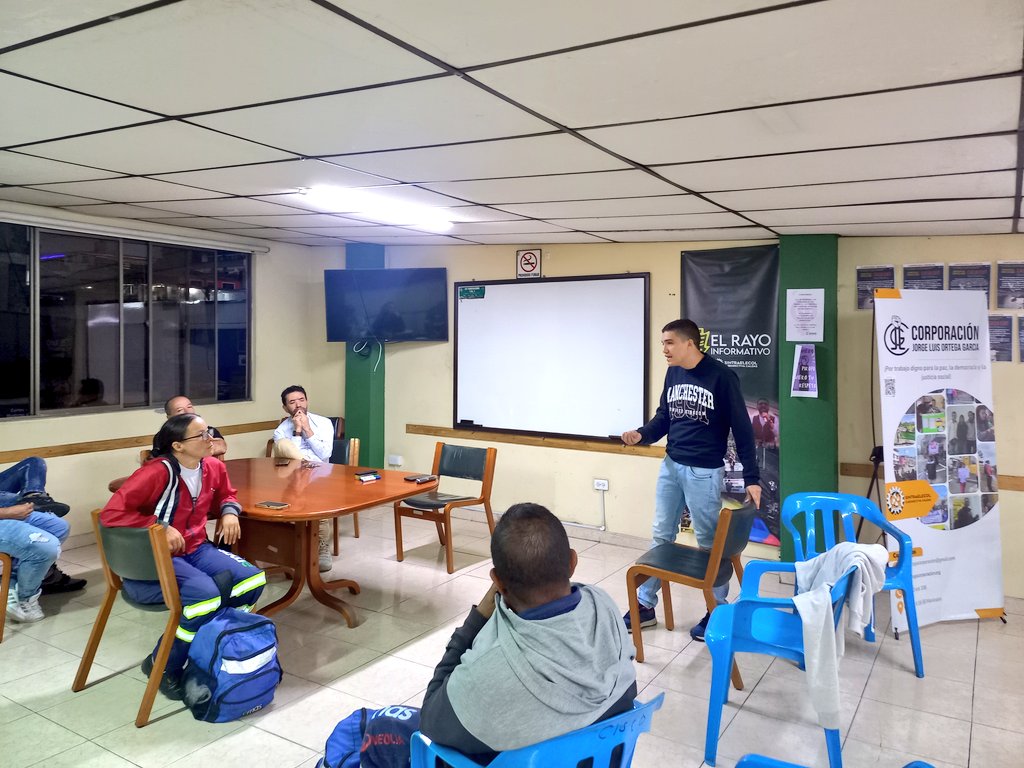 CorporacionJLOG's tweet photo. Cerramos el año reunidos con trabajadores de @EMASManizales afiliados a la organizaciones sindical #SINTRAUNICO. Dialogamos sobre el alcance del fuero circunstancial, la tercerizacion ilegal y el estado actual del laudo arbitral y su recurso de nulidad.
#TrabajoDigno https://t.co/7mrcbSDsWC