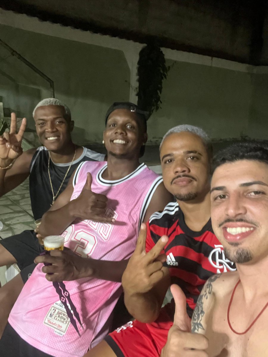 MvPu15's tweet photo. Eu amo muito esses cara toda vez que tenho tempo me junto com meus relikia ❤️🚩🏄 https://t.co/LnmkHPNaUV