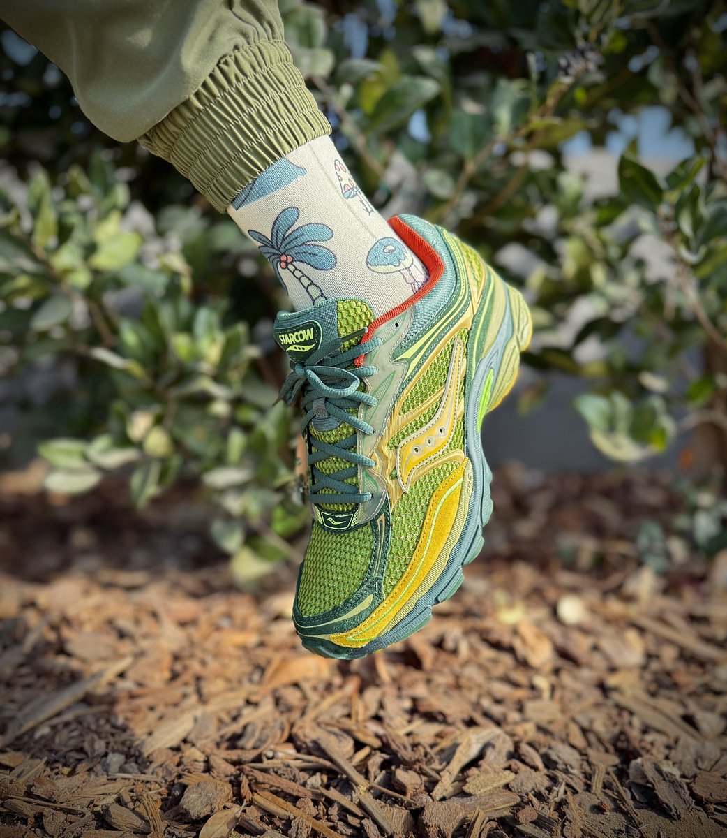 rjolli007's tweet photo. Between JaeTip &amp; Starcow collaboration’s, plus regular GR’s, I
think Saucony had one of the best 2024’s a brand could have. I finally got around to wearing these bad boys.  

#KOTD Starcow x Saucony ProGrid Omni 9 ‘Nature Acts, Man Does’
#snkrsandscrubs
#yoursneakersaredope https://t.co/7AXnhenA0e