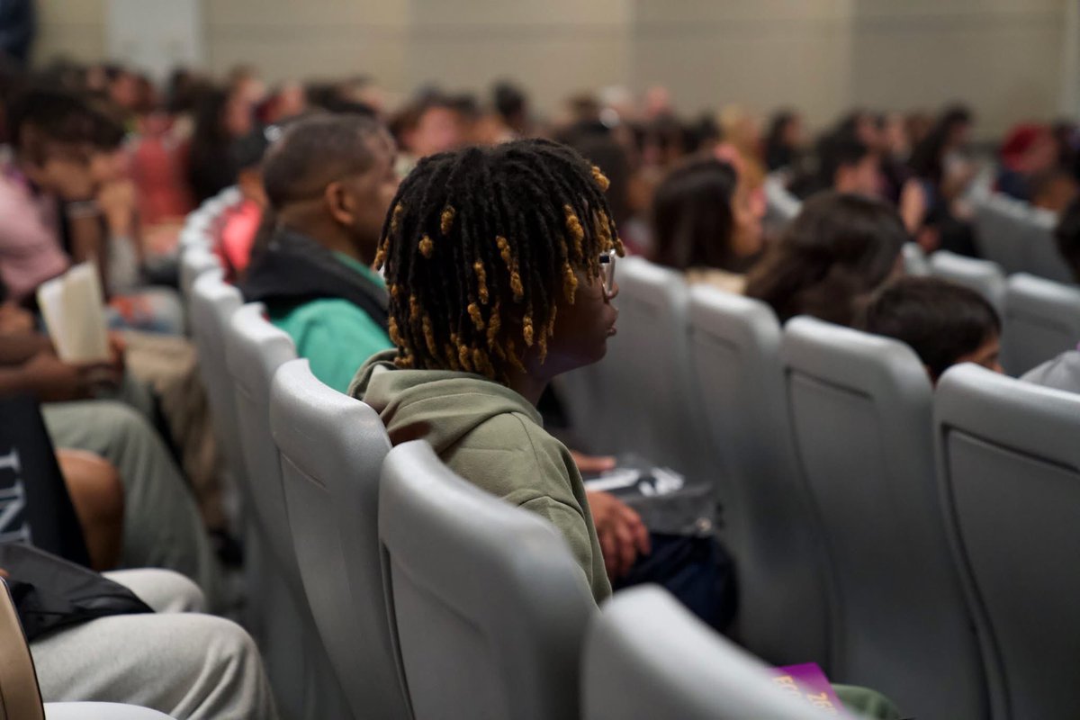 UpliftFoundNV's tweet photo. Empowering the next generation of leaders at the 26th Annual Economic Summit &amp; Student Leadership Conference.🎓📚 https://t.co/zF57S6SnM3

#youthleadership #mentorshipprogram #upliftfoundationnv https://t.co/GYNTWn5RWi