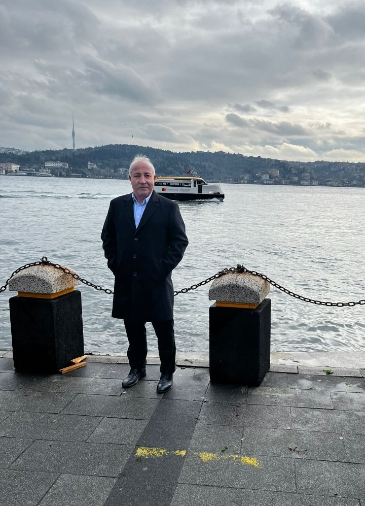 Kıymetli Dostlarım; Yeni Yılınızı En İçten Dileklerimle Kutluyor, 2025 Yılının Size, Ailenize ve TÜRK Milletine Hayırlara Vesile Olmasını Temenni Ediyorum...